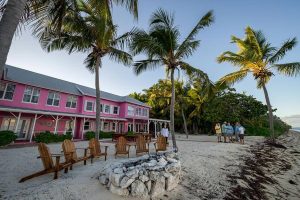Makers Air flies to the Bahamas and Andros, where you will find a pink house surrounded by palm trees and chairs on the beach.