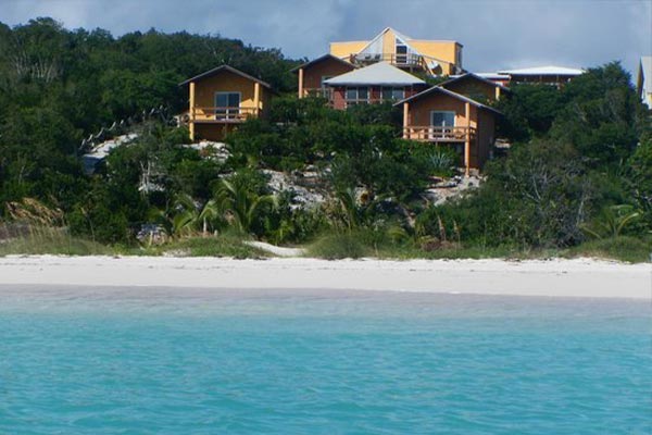 The Andros vacation home is conveniently situated in close proximity to Makers Air, offering daily flights to the Bahamas.