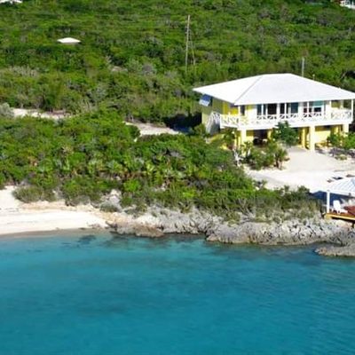 Seaside Vacation Villa Staniel Cay