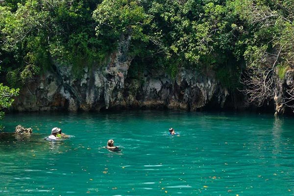 Bahamas-flights-Island-Destinations-Congo-Town06